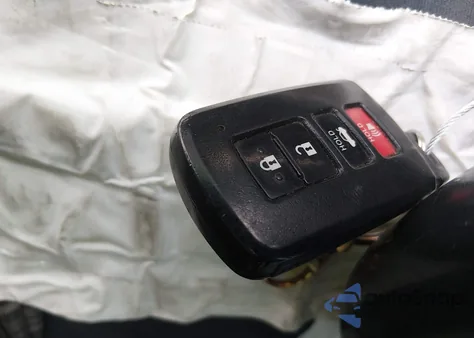 2013 Toyota Avalon Limited z USA, uszkodzony, nr VIN 4T1BK1EB3DU061677